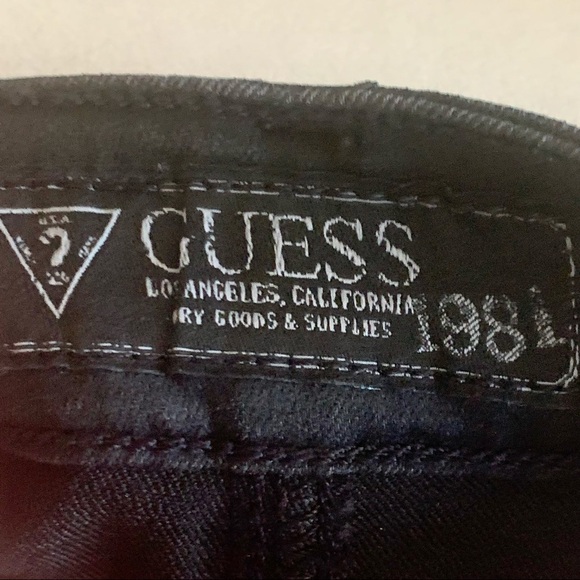 GUESS Waxed Coated 3” Shorts Matte Black Mid-rise Style W22075D4M00 - Picture 3 of 14